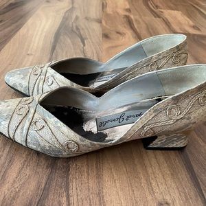 Vintage Margaret Jerrold Women Cream snake pumps size 6.5